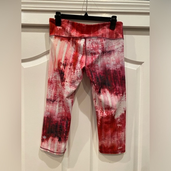 ALO Airbrush Capri Legging in Desert Sunset Print size L - Picture 3 of 5
